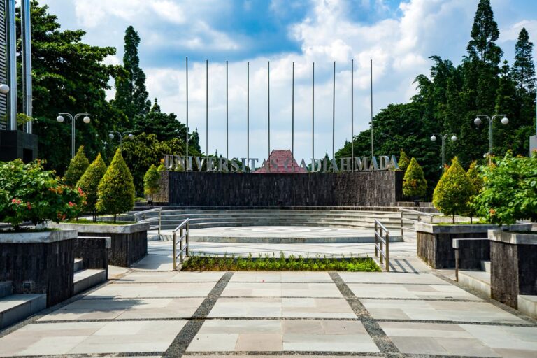 Taklukkan Ujian Masuk UGM dengan Strategi Paling Efektif: Saatnya Anda Mengamankan Kursi di Kampus Impian